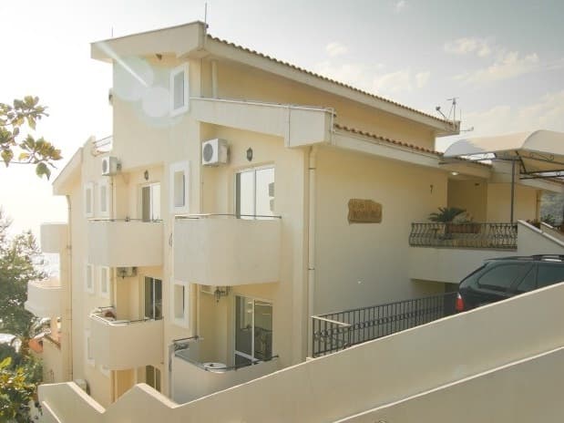 Hotel u Sutomoru br. 640