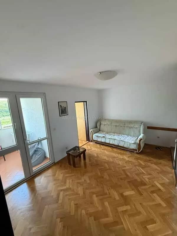 Jednosoban stan, Sutomore