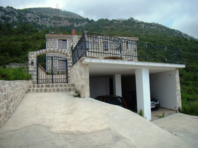 Kuća u Petrovcu br. 324