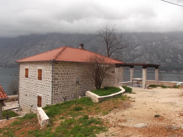 Kuća u Prčanju broj 651
