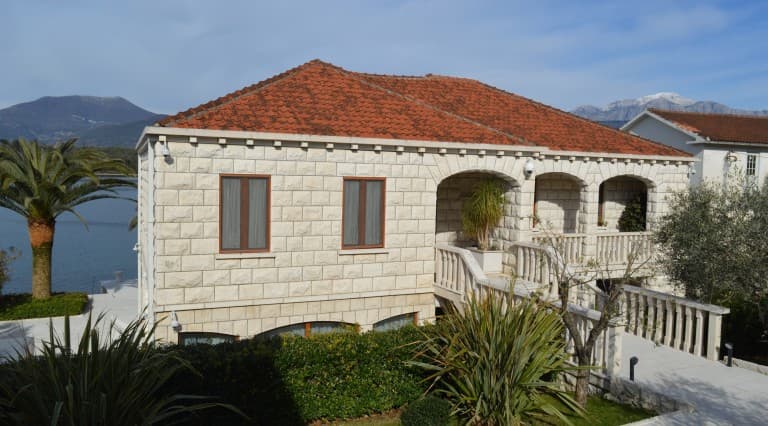 Vila u Tivtu br. 676