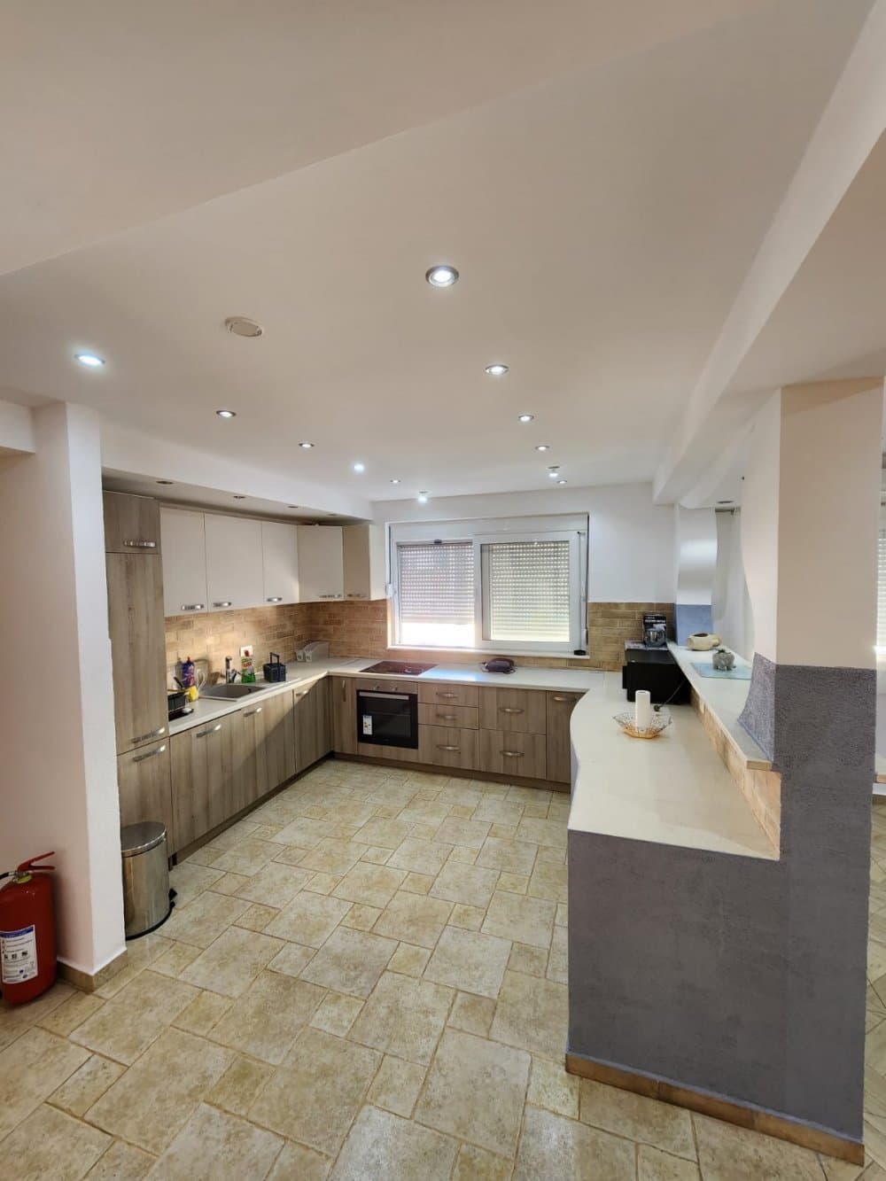 Apartment with 3 bedrooms, 164.00 m2 in Tivat