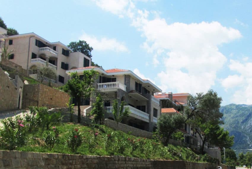 Boka Gardens Apartments, Kostanjica