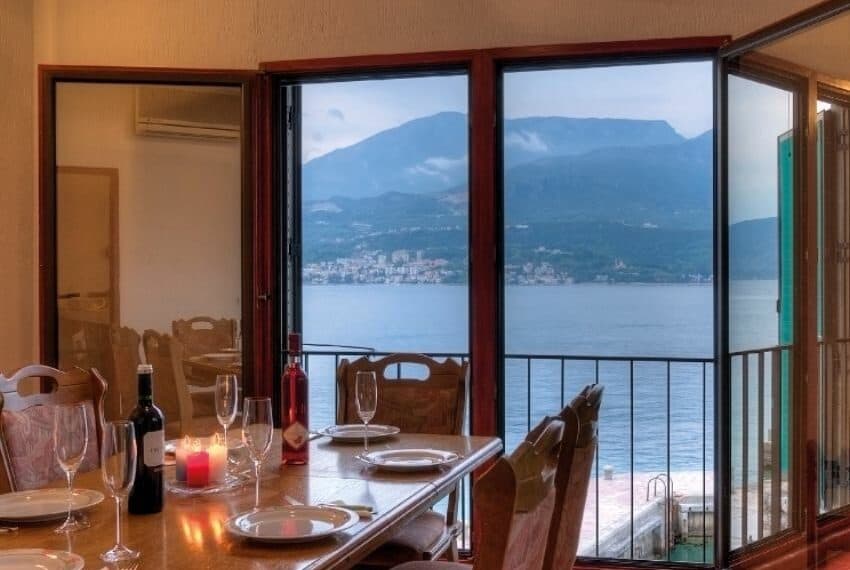 Breathtaking Villa with private mooring on the Seafront in Rose, Lustica