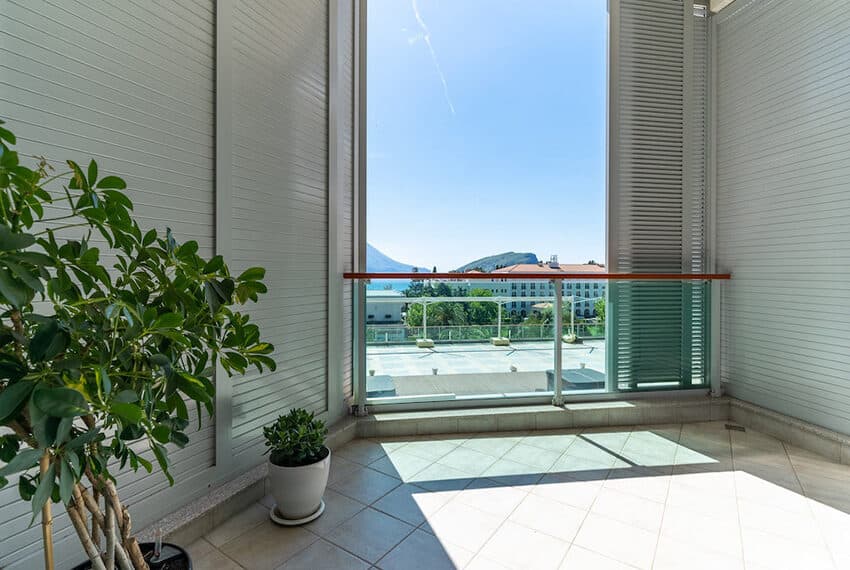 Budva, center – commercial space in TQ Plaza complex