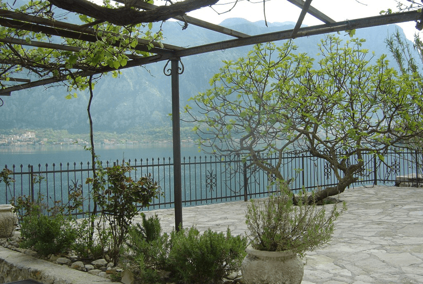Charming waterside stone property with boat mooring, Prcanj