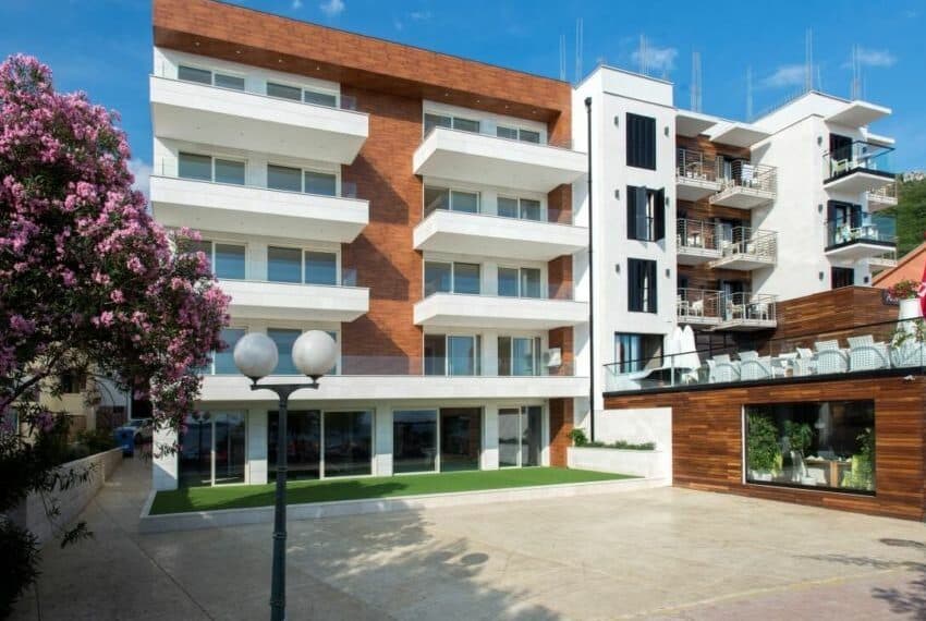 Contemporary high quality apartments on the front line, Rafailovici, Budva