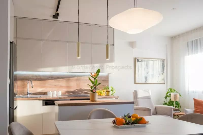 Dvosoban stan na odličnoj gradskoj lokaciji, Tivat