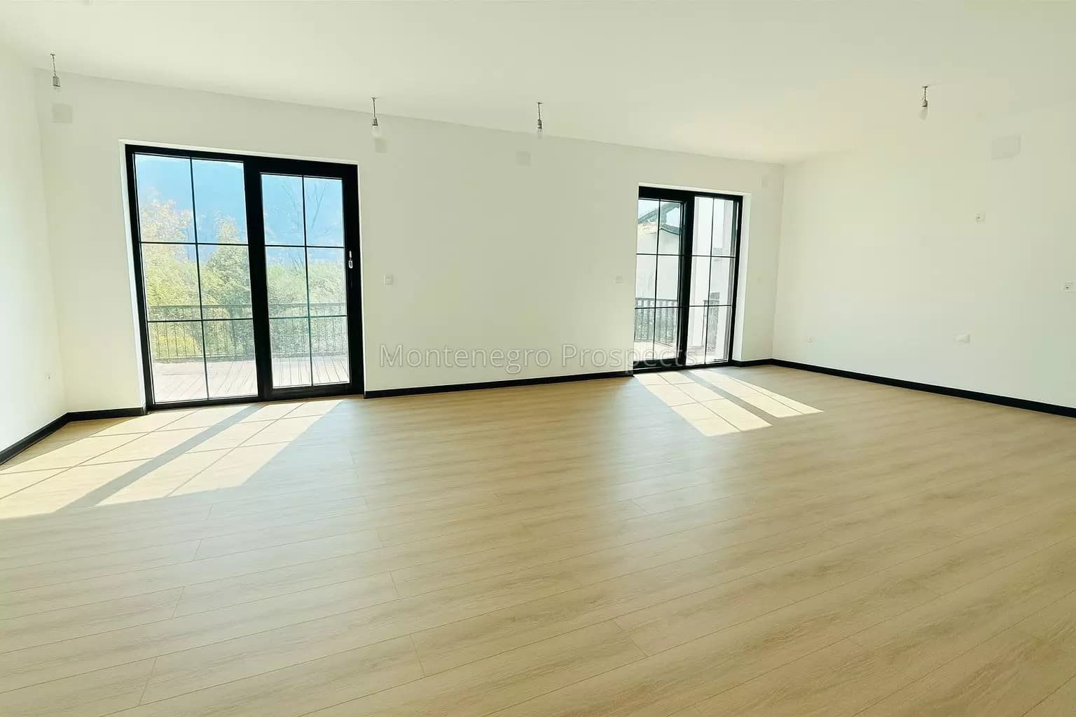 Dvosoban stan sa baštom, Herceg Novi