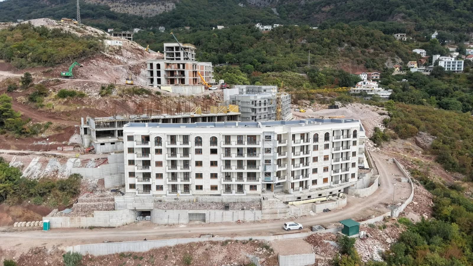 Two-bedroom apartment in a gated complex in Budva.
