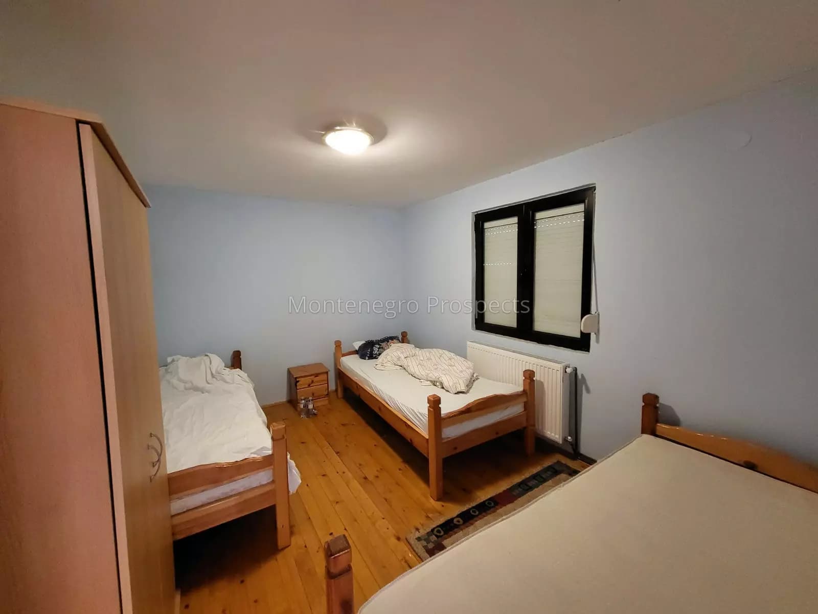 Dvospratna kuca sa dva odvojena stana u blizini starog grada, Bar