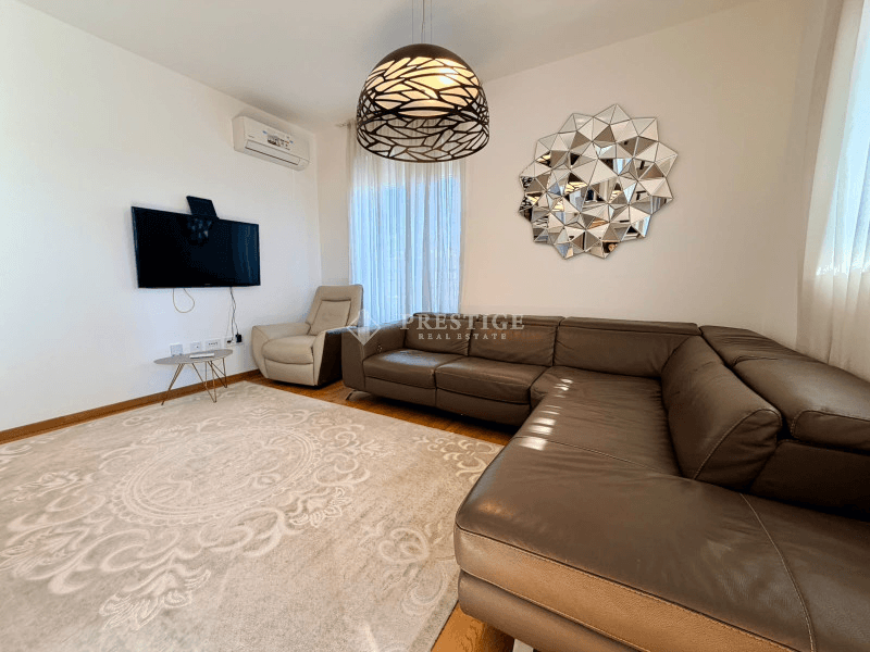 Izdaje se dvosoban stan površine 66m² u stambenom kompleksu Master 88, investitora Bemax, na Starom aerodromu, Podgorica.