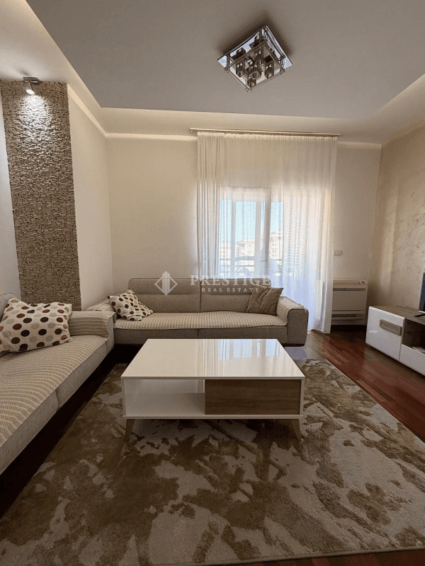 Izdaje se dvosoban stan površine 68m² u City Kvartu, u zgradi Kia.
