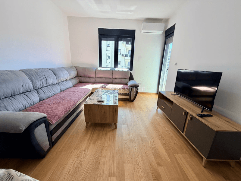 Izdaje se jednosoban stan površine 46m² u City Kvartu, u zgradi investitora Acton.
