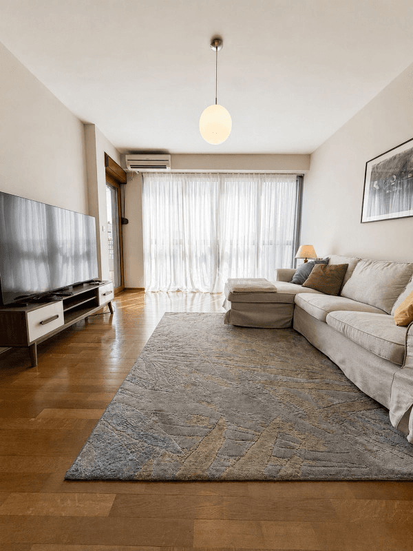 Izdaje se komforan dvosoban stan površine 78m² u naselju Preko Morače, u Zgradi Maksim.