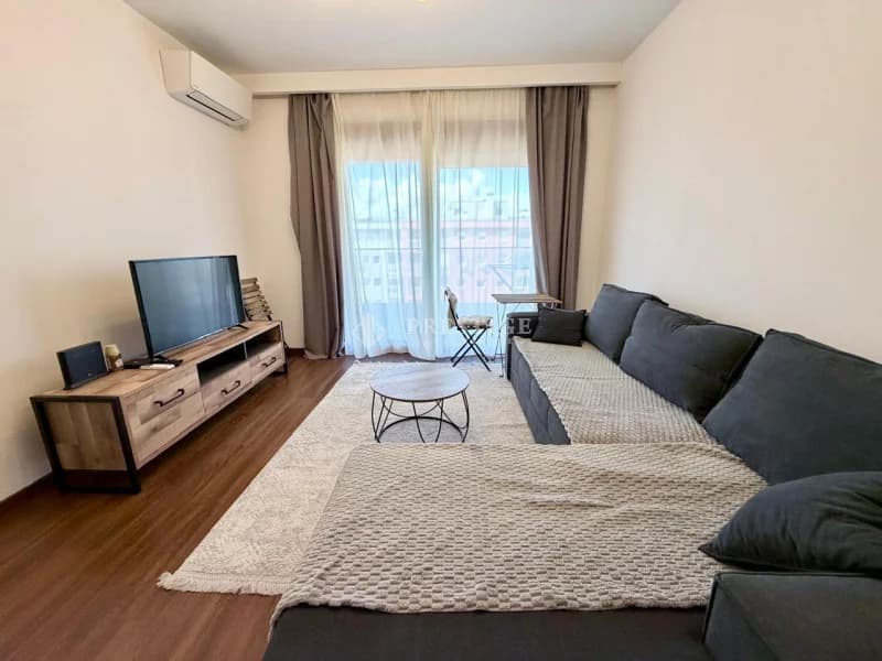 Izdaje se lijepo opremljen jednosoban stan površine 50m² u Master kvartu, Podgorica.