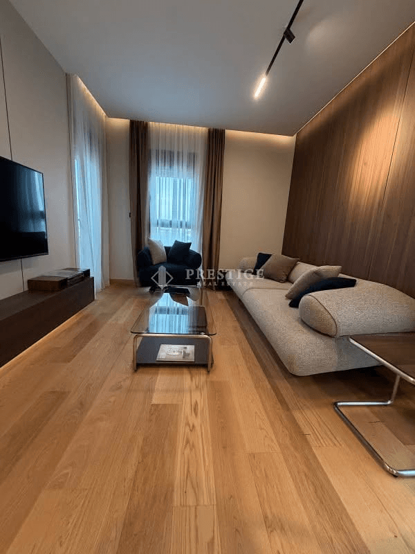 Izdaje se nov, neuseljavan i luksuzno opremljen jednosoban stan površine 45m² u Premium Kvartu, u sklopu City Kvarta, u zgradi investitora Kips Gradnja.