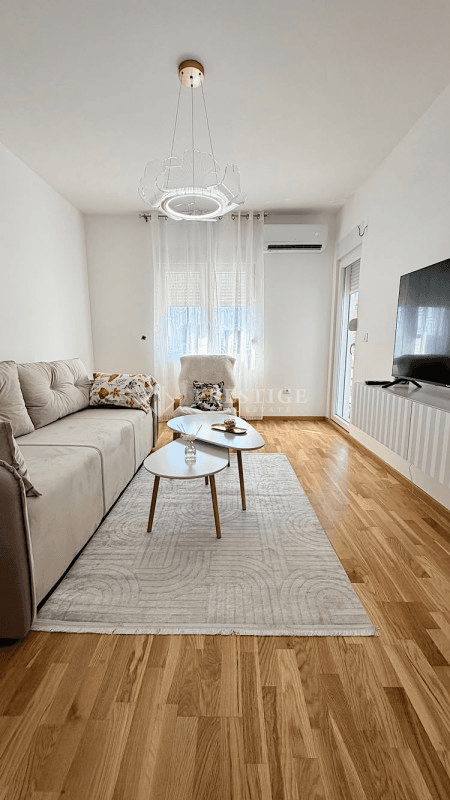 Izdaje se nov, neuseljavan jednosoban stan površine 42m² u Zagoriču, u Ulici Ludviga Kube.