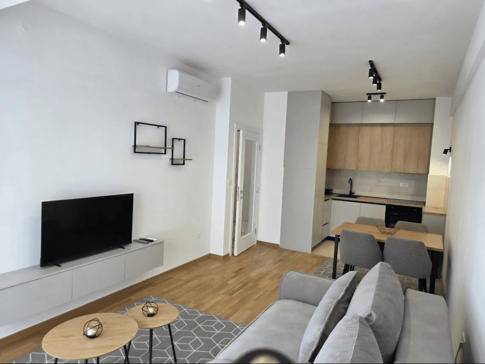 Izdaje se nov, neuseljavan jednosoban stan površine 43m² na Zabjelu, u zgradi Nivel Complexa.