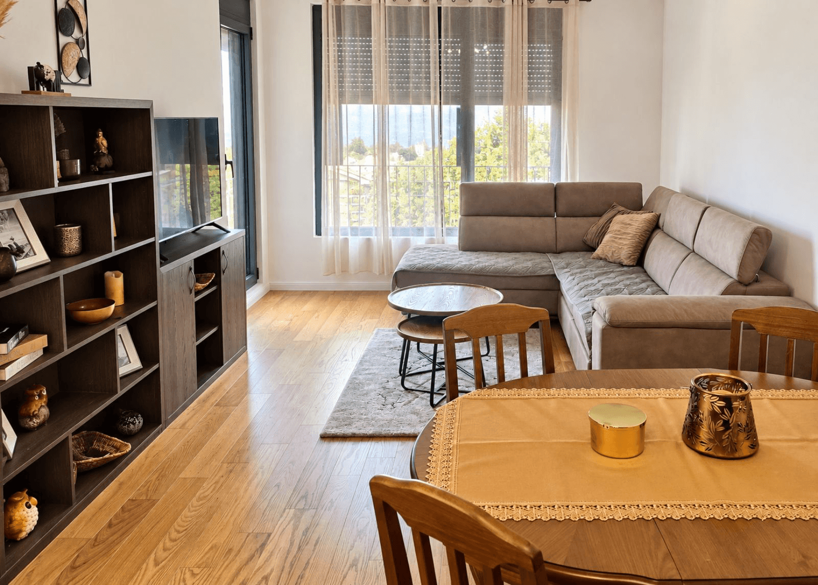 Izdaje se nov, neuseljavan jednosoban stan površine 47m² u Donjoj Gorici, u stambenom objektu investitora Rezident.