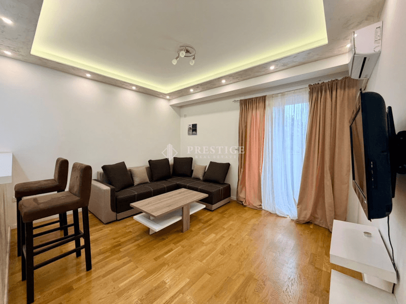 Izdaje se nova, neuseljavana garsonjera površine 30m² na Starom Aerodromu, u Zgradi MUP-a.