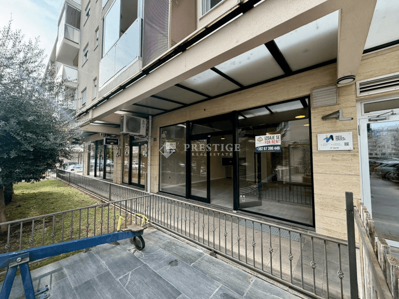 Izdaje se poslovni prostor površine 45m² u City Kvartu, u Podgorici.