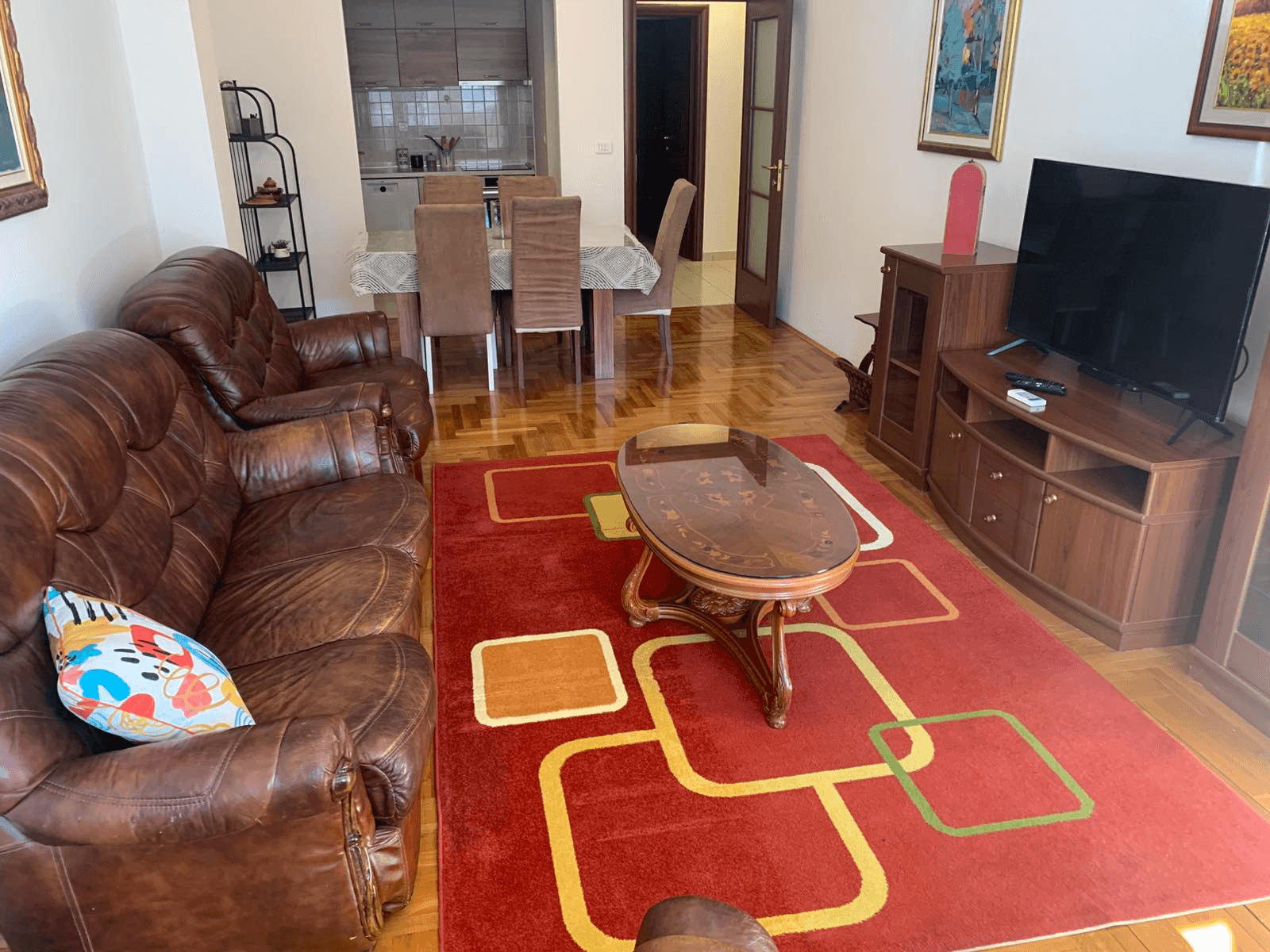 Izdaje se trosoban stan površine 109m² u City Kvartu, u Profesorskim Zgradama, u Studentskoj Ulici.