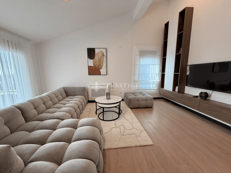Сдаётся трёхкомнатная квартира площадью 114м² в жилом комплексе Gorica Residence, район Горице C, Подгорица.