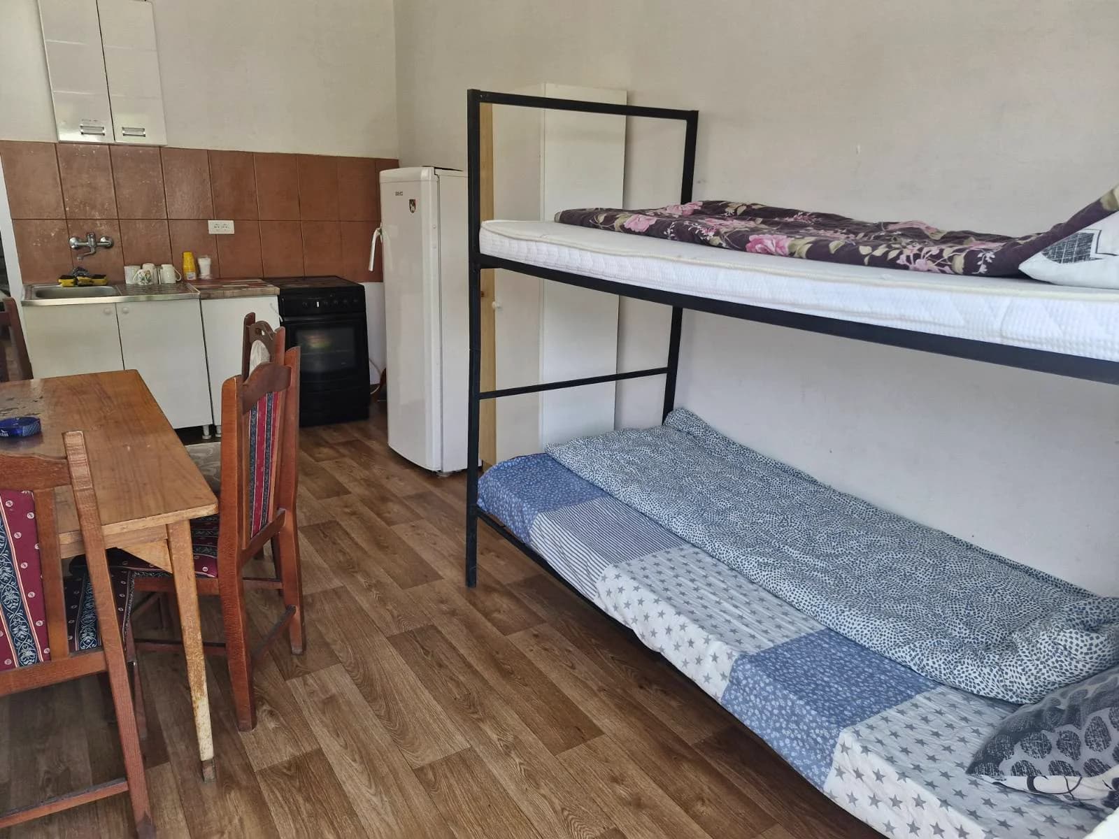 Izdajem smestaj za radnike-Dobanovci