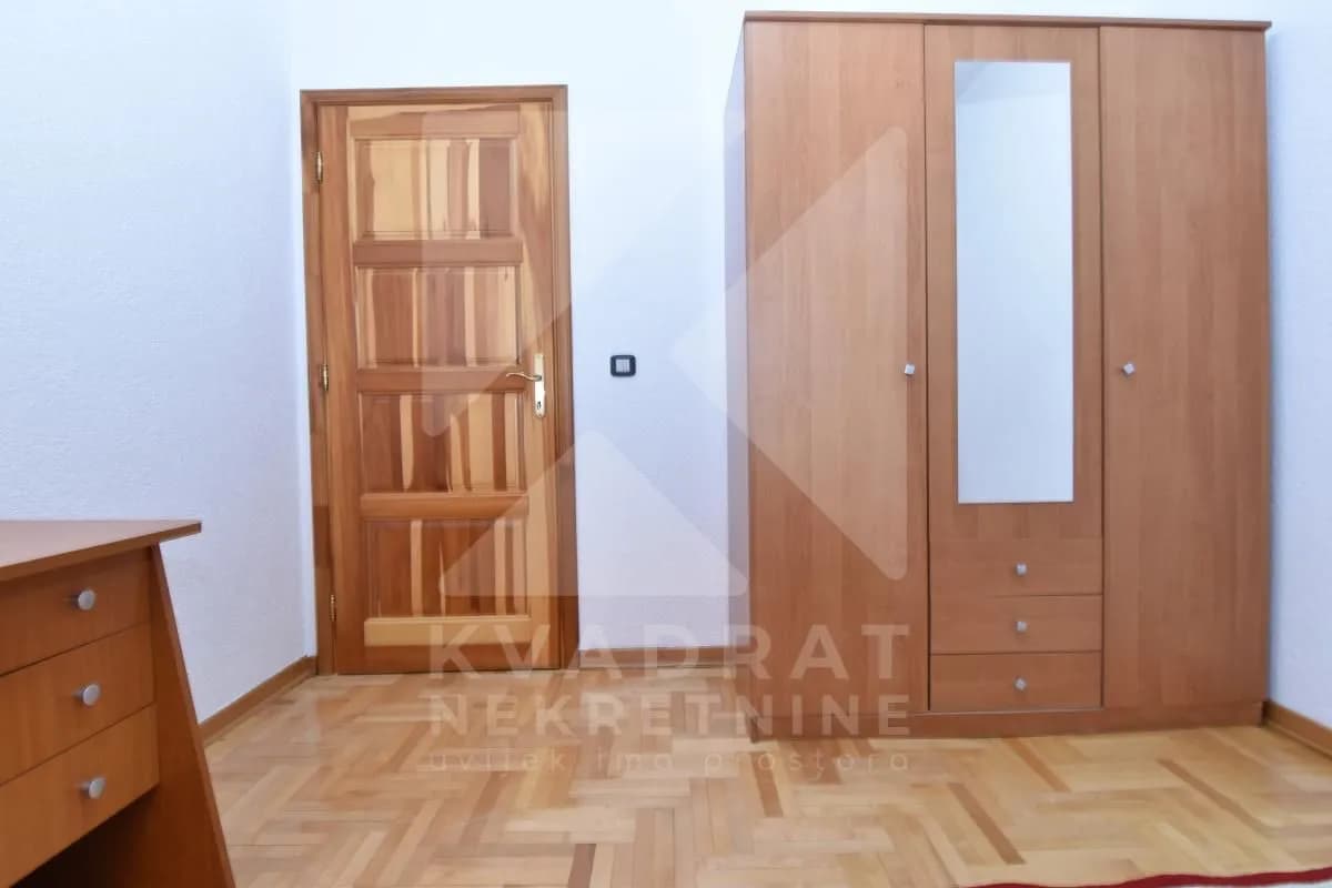 Izdavanje, četvorosoban stan, 150m², Stari Aerodrom, Podgorica