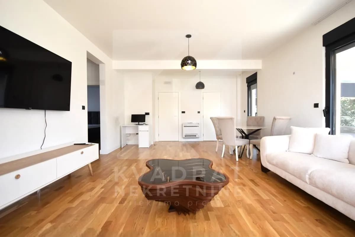 Izdavanje, dvosoban stan, 100m², Dalmatinska ulica, Podgorica