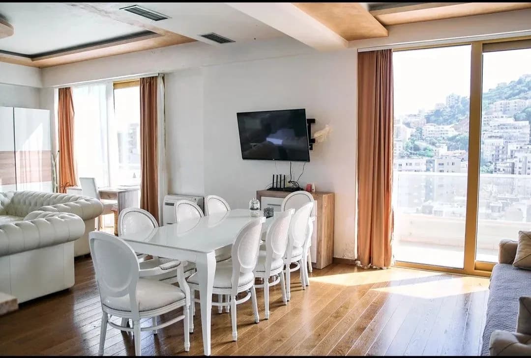 Izdavanje, dvosoban stan, 130m², Budva, Crna Gora