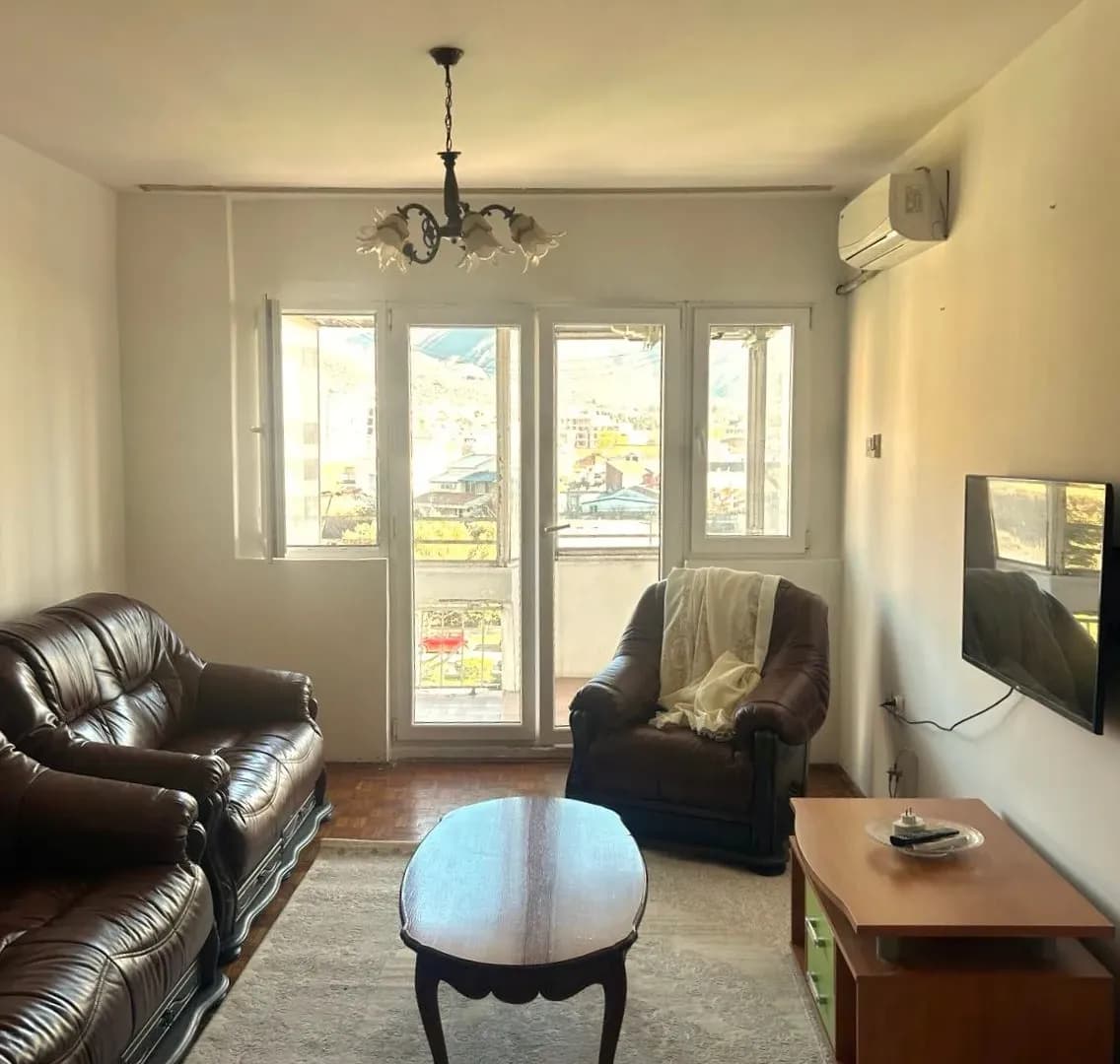 Izdavanje, dvosoban stan, 62m², Centar, Bar