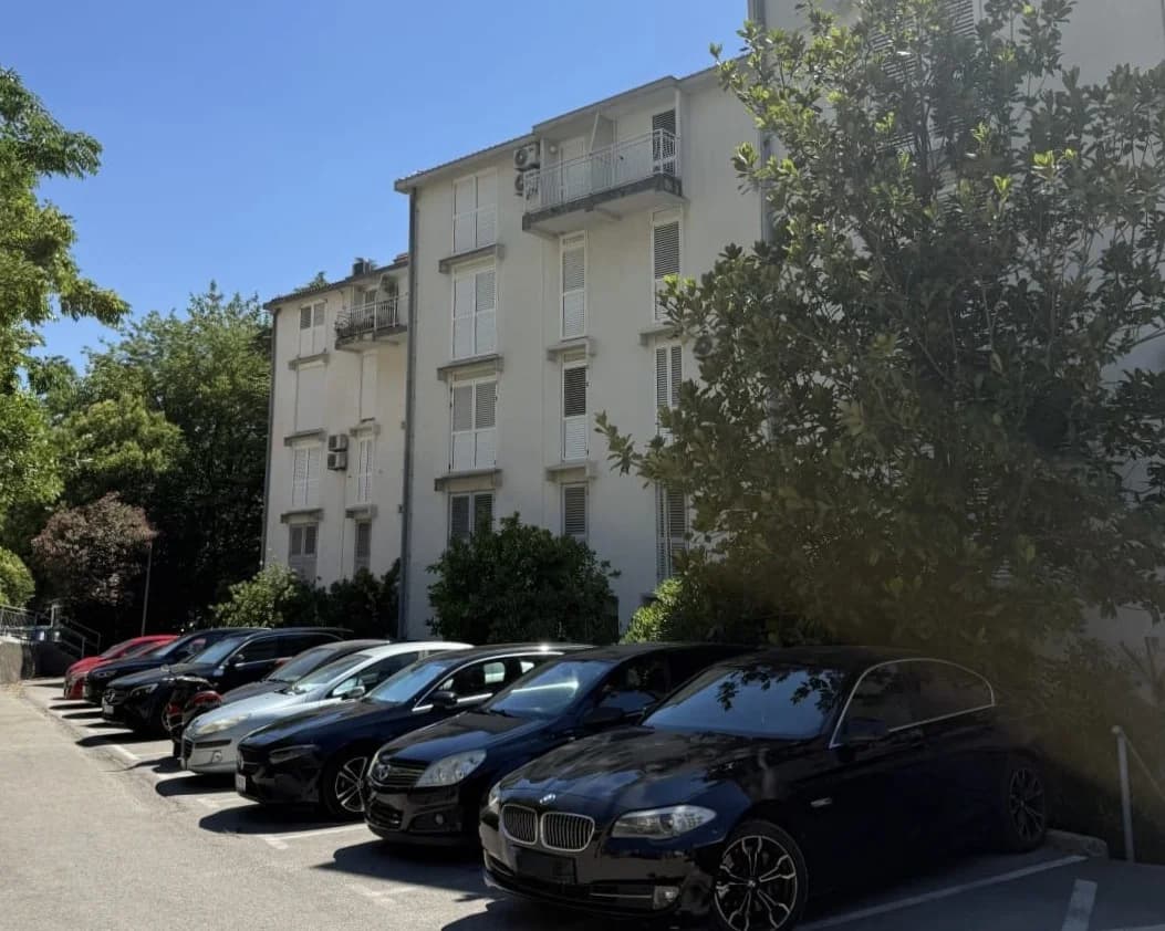 IZDAVANJE – Dvosoban stan (62m2), Kotor, Dobrota – 1.000€