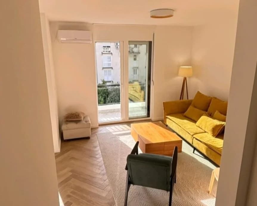 Izdavanje – Dvosoban stan (62m2), Kotor, Dobrota, Plagenti – 1.200€