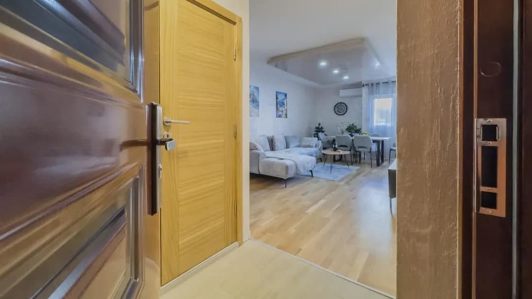 Izdavanje, dvosoban stan, 64m², Seljanovo, Tivat