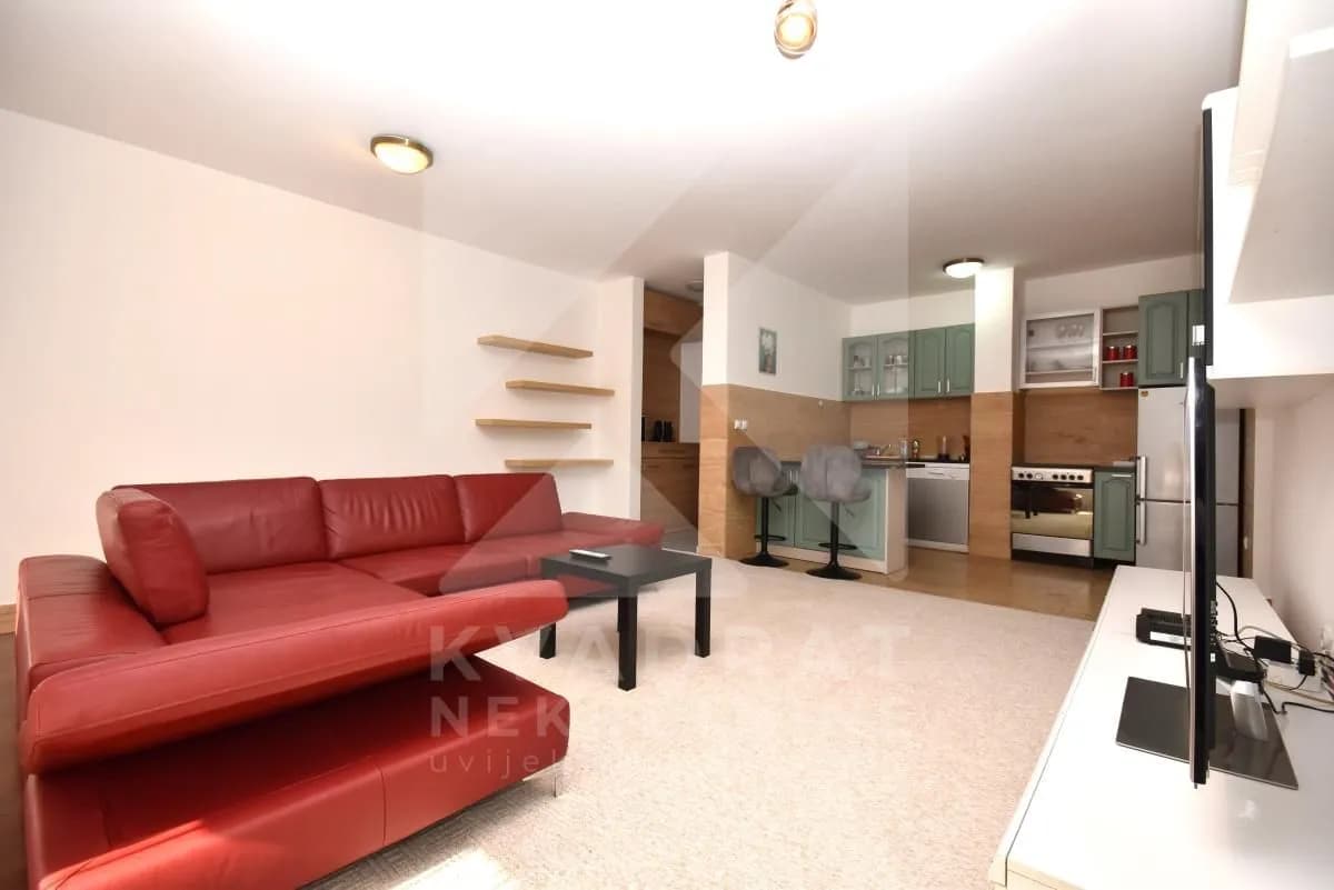 Izdavanje, dvosoban stan, 67m², Ljubović, Podgorica