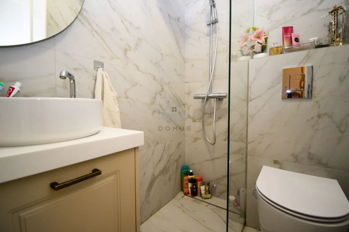 Izdavanje, dvosoban stan, 68m², Centar, Podgorica