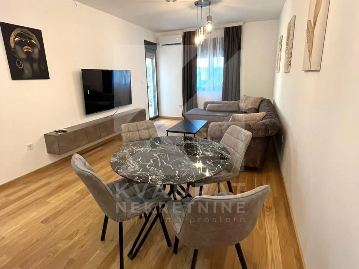 Izdavanje, dvosoban stan, 69m², New City, Podgorica