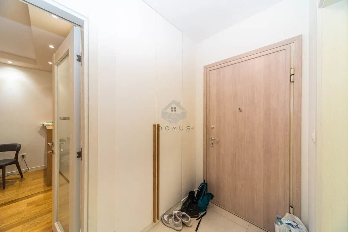 Izdavanje, dvosoban stan, 70m², Central Point, Podgorica