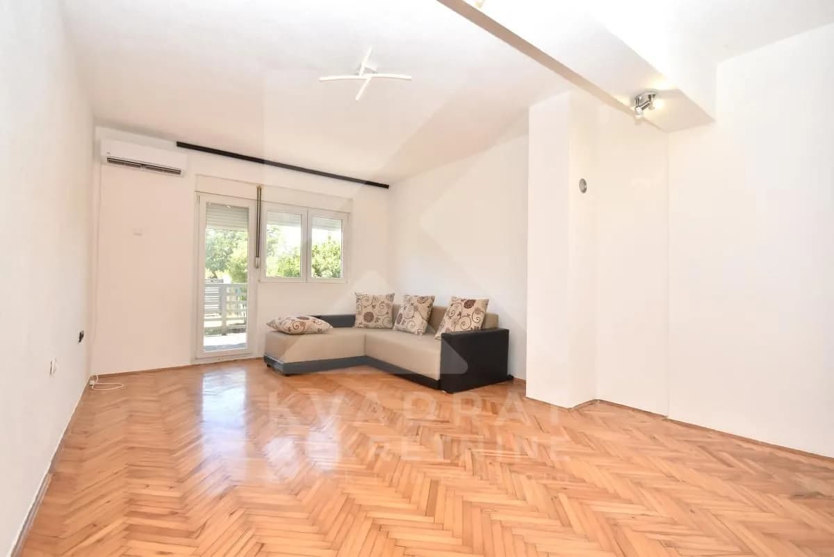 Izdavanje, dvosoban stan, 70m², Gornja Gorica, Podgorica