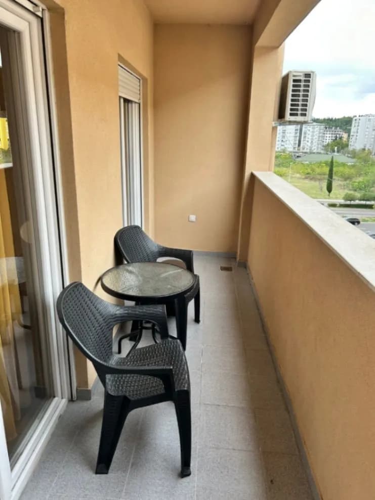 Izdavanje, dvosoban stan, 70m², Tuški Put, Podgorica