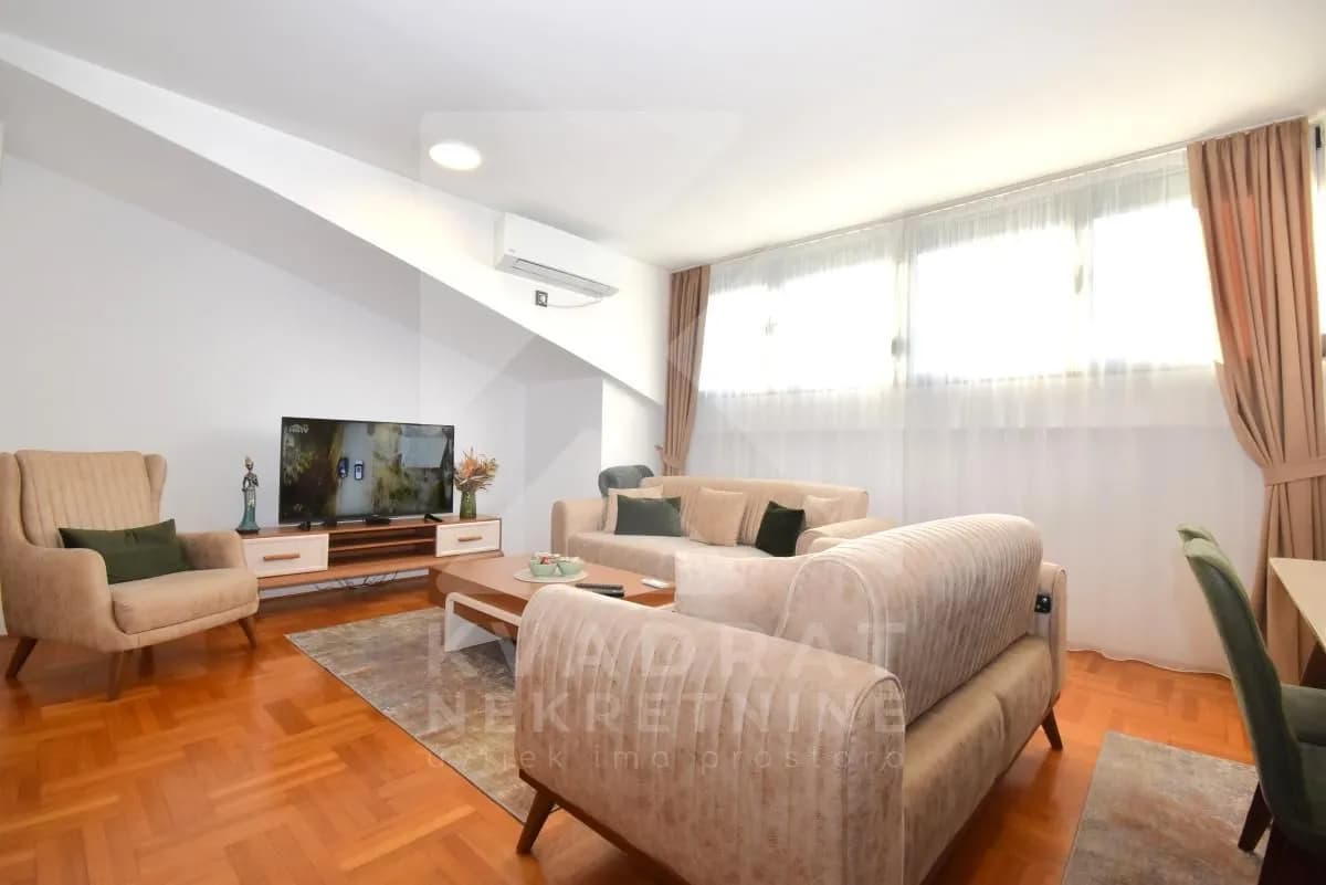 Izdavanje, dvosoban stan, 71m², Stari Aerodrom, Podgorica