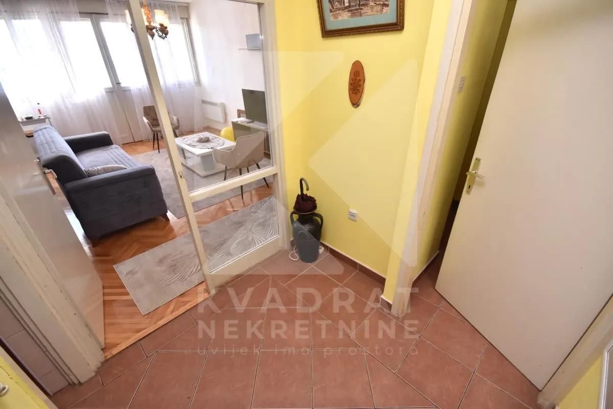 Izdavanje, dvosoban stan, 80m², Gintaš, Podgorica