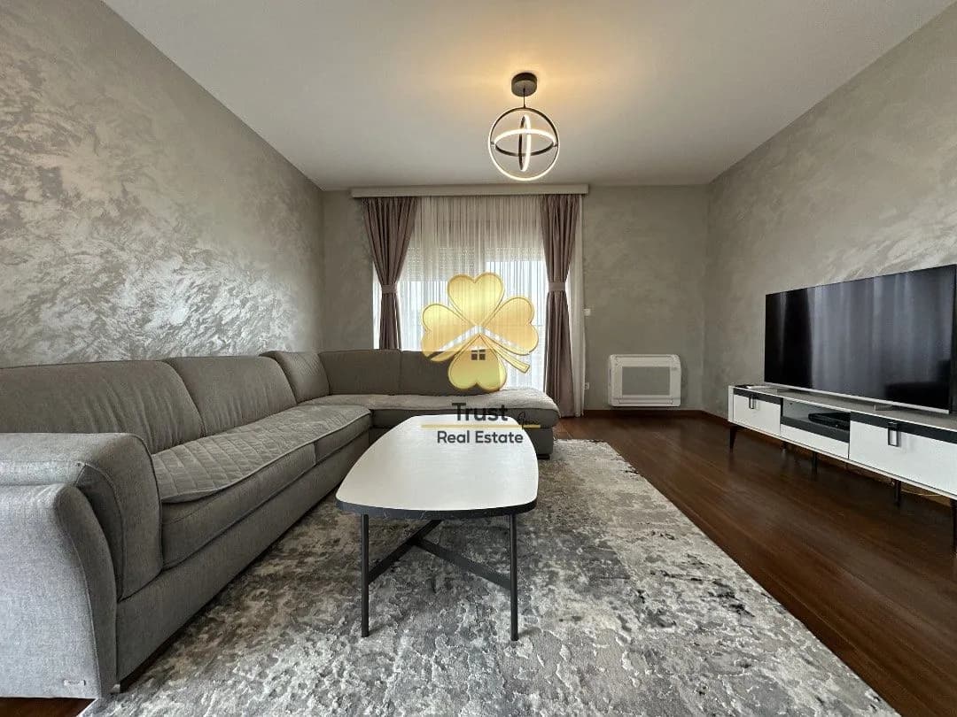 Izdavanje, dvosoban stan, 85m², Master Kvart, Podgorica