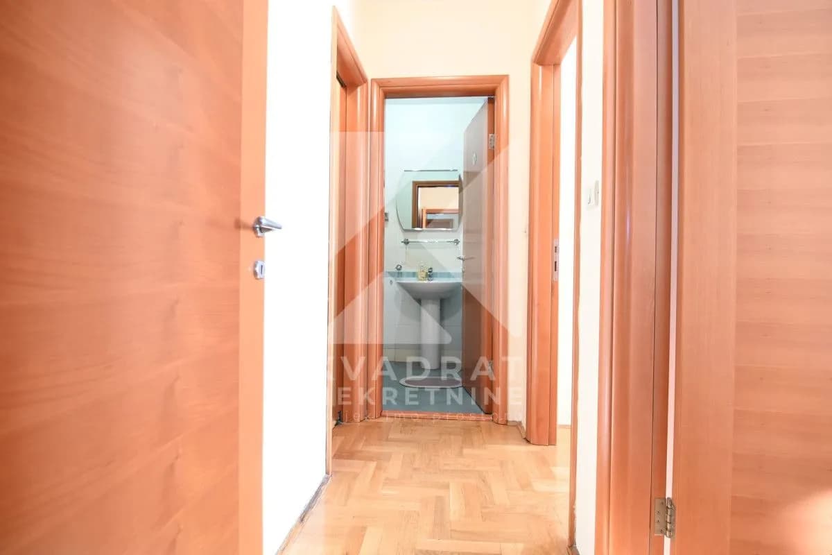 Izdavanje, dvosoban stan, 85m², Preko Morače, Podgorica