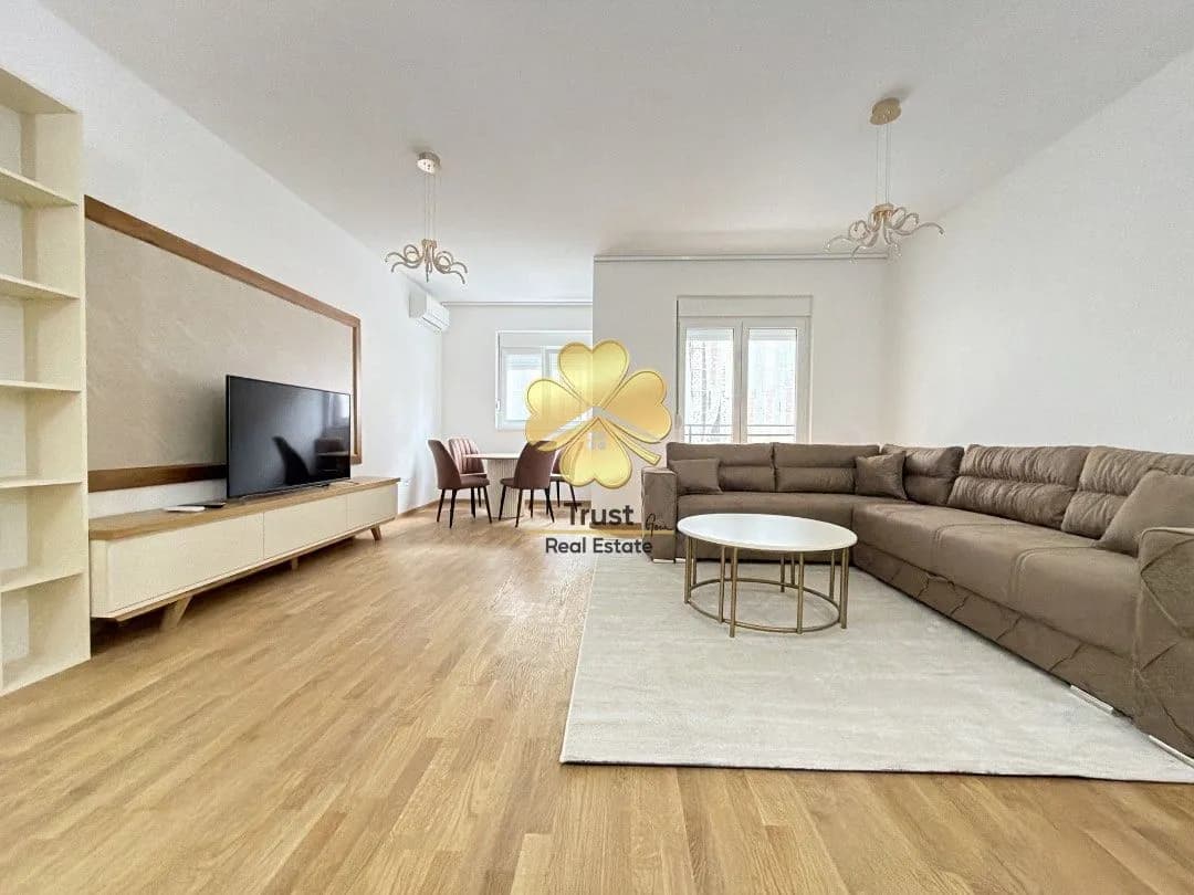 Izdavanje, dvosoban stan, 85m², Stari Aerodrom, Podgorica