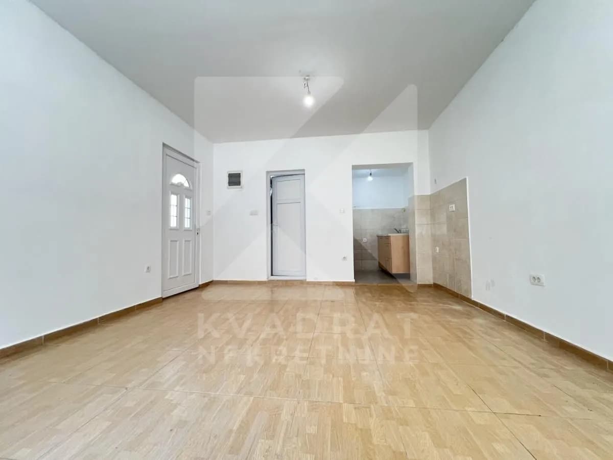 Izdavanje, garsonjera, 27m², Centar, Podgorica