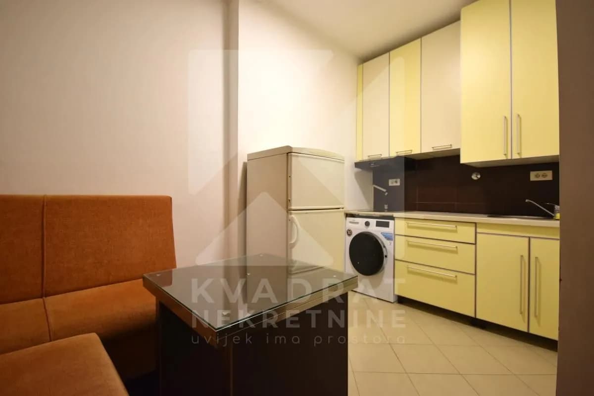 Izdavanje, jednosoban stan, 33m², Stara Varoš, Podgorica