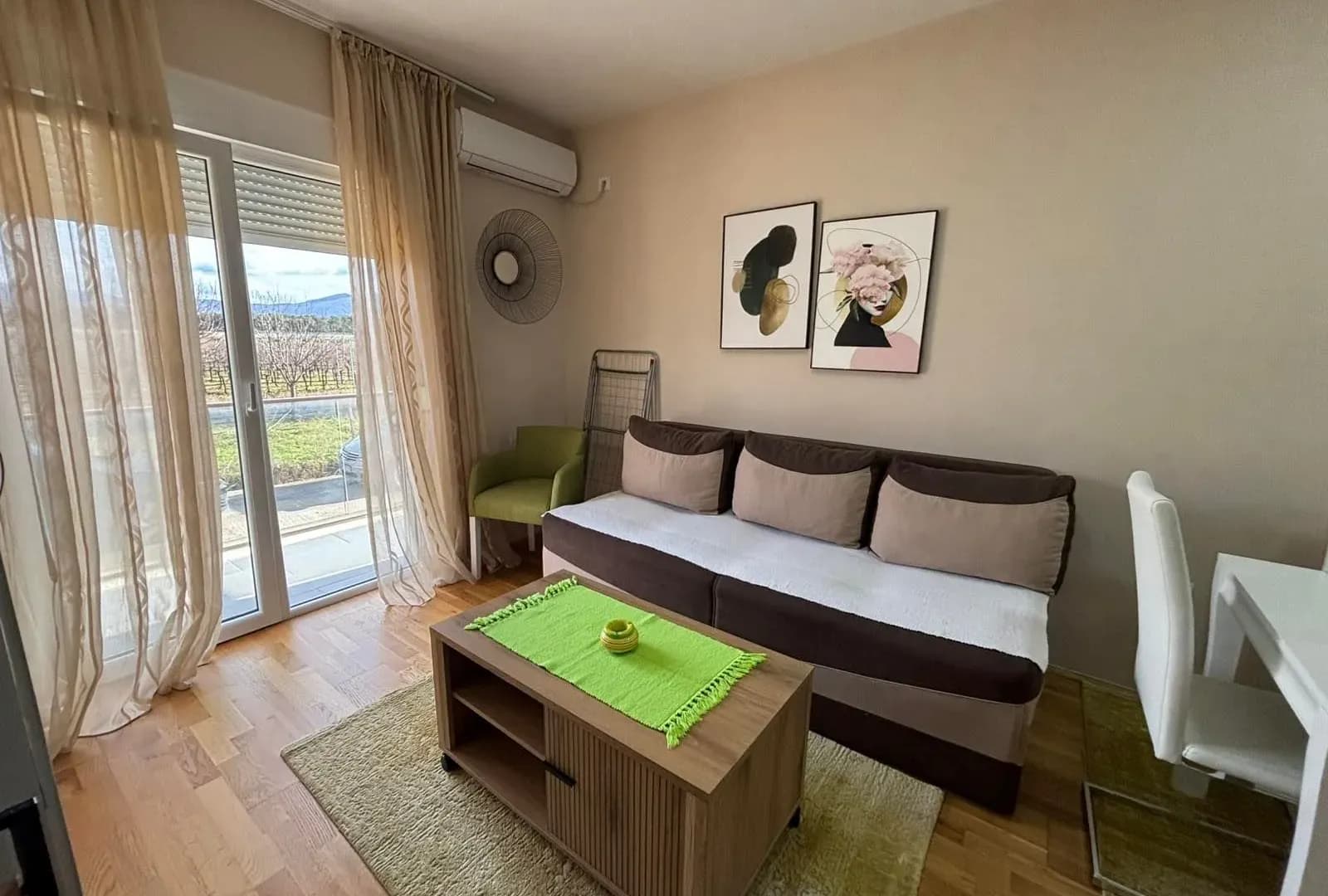 Izdavanje, jednosoban stan, 40m², Stari Aerodrom, Podgorica
